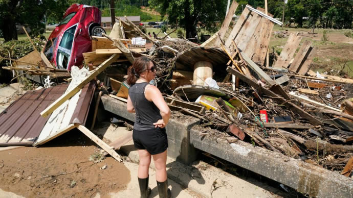 Buscan desaparecidos tras inundaciones récord en Tennessee (ESTADOS UNIDOS)